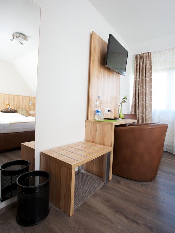 Hotel Reinhardtshof Garni Wolfschlugen Cameră foto
