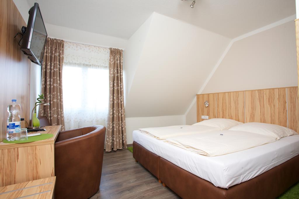 Hotel Reinhardtshof Garni Wolfschlugen Cameră foto