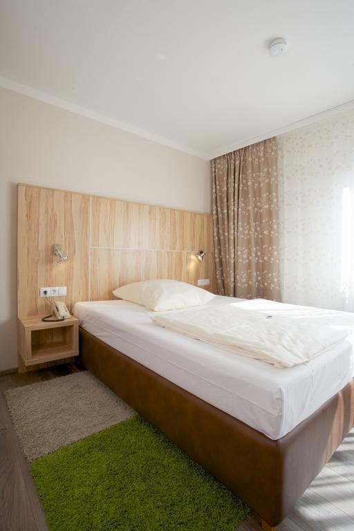 Hotel Reinhardtshof Garni Wolfschlugen Cameră foto