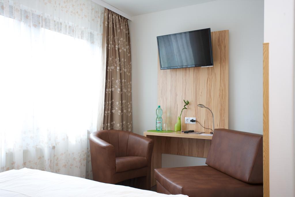 Hotel Reinhardtshof Garni Wolfschlugen Cameră foto