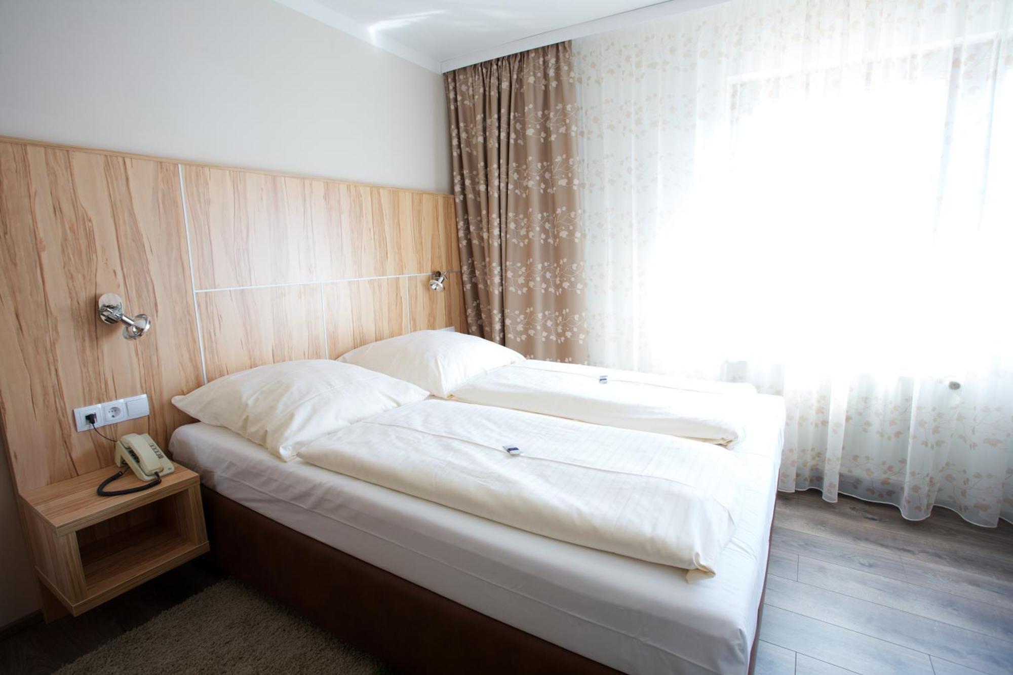 Hotel Reinhardtshof Garni Wolfschlugen Cameră foto